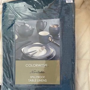 Noritake tablecloth 70’ NWT